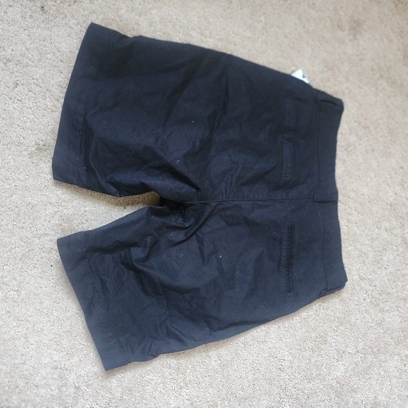 Old Navy Black Bermuda Shorts - Picture 4 of 4
